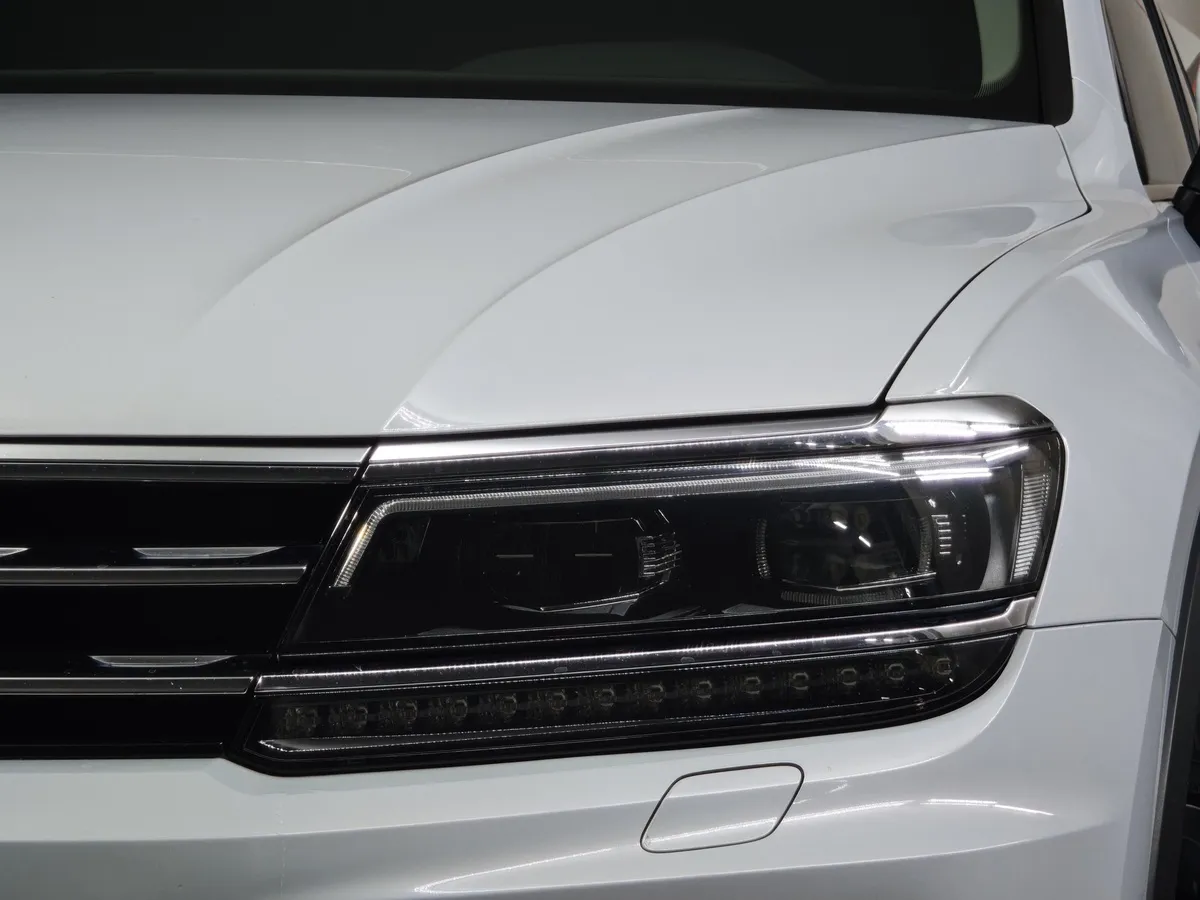 Volkswagen Tiguan 2.0 TSI 4Motion DSG (220 л.с.) R-Line Белый в АВИЛОН. Слайд №10