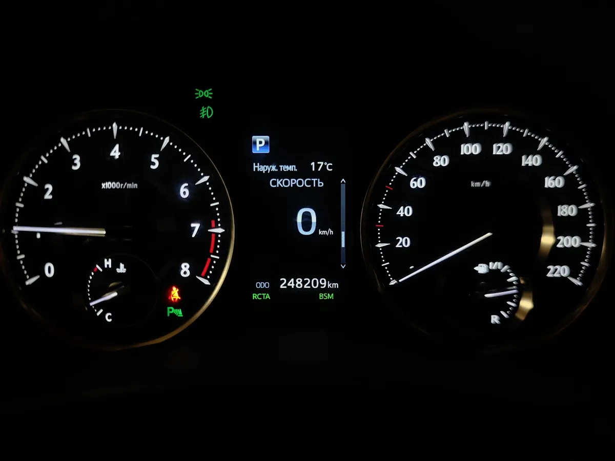 Toyota Alphard 3.5 AT (300 л.с.) Черный в АВИЛОН. Слайд №17