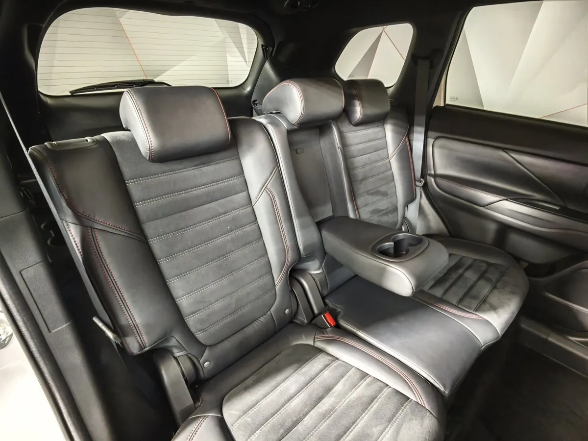 Mitsubishi Outlander 2.0 MIVEC CVT 4WD (146 л.с.) Instyle Комбинированный в АВИЛОН. Слайд №17