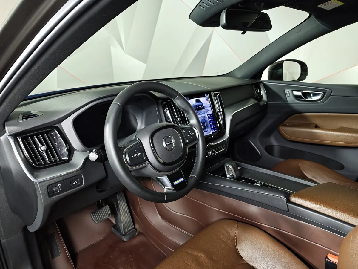 Volvo XC60 2.0 AT AWD (264 л.с.) Luxury Edition Коричневый в АВИЛОН. Слайд №19