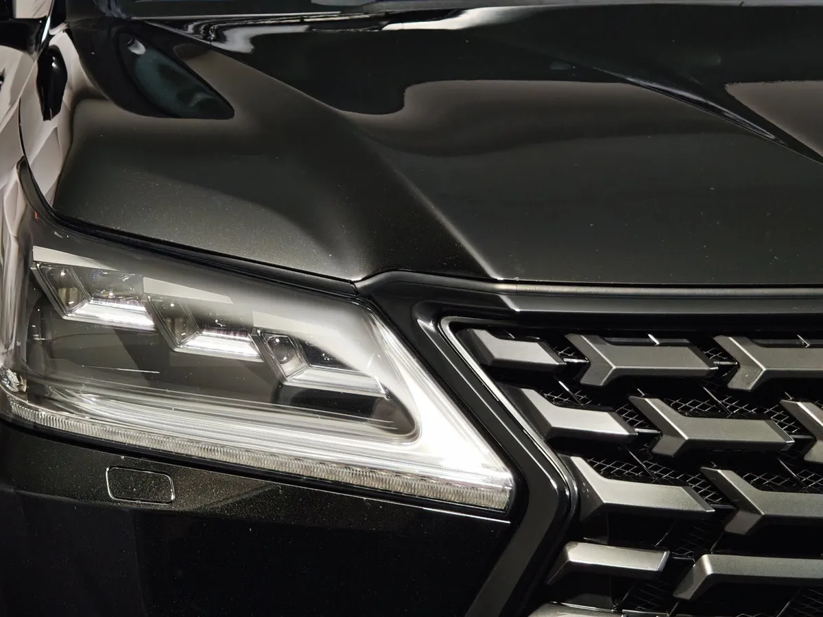 Lexus LX 570 AT (367 л.с.) Черный в АВИЛОН. Слайд №10