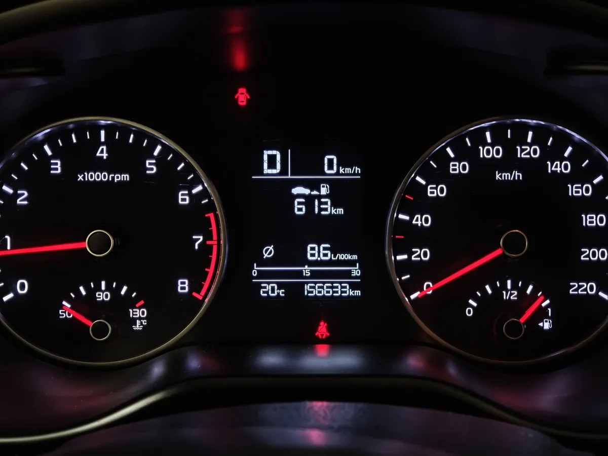 Kia Rio X-Line 1.6 AT (123 л.с.) Luxe Белый в АВИЛОН. Слайд №18