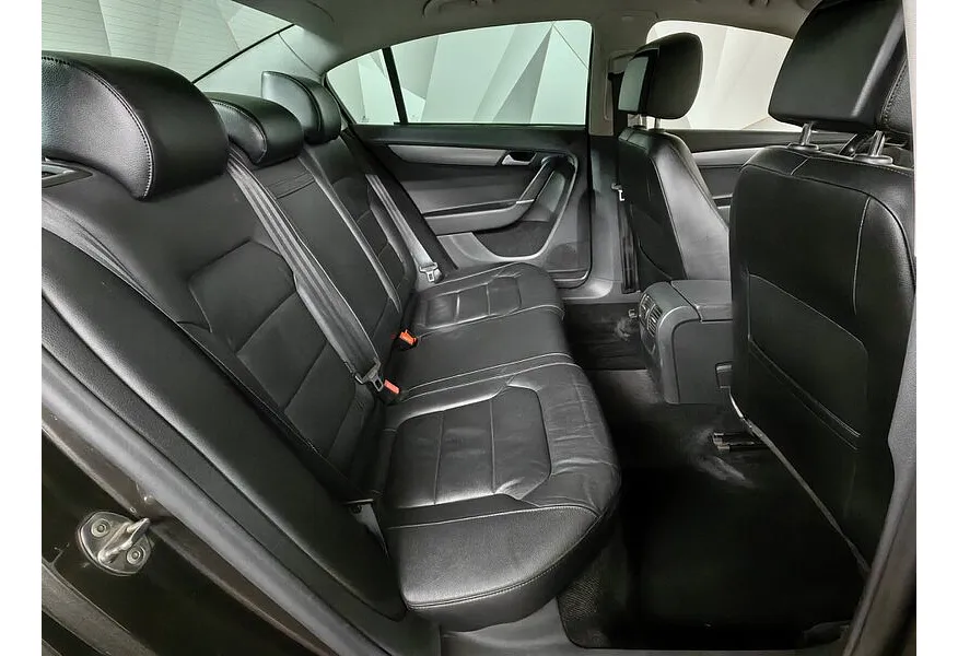 Volkswagen Passat 1.8 TSI DSG (152 л.с.) Коричневый в АВИЛОН. Слайд №16