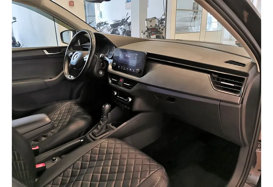 Skoda Rapid 1.6 AT (110 л.с.) Черный в АВИЛОН. Слайд №12