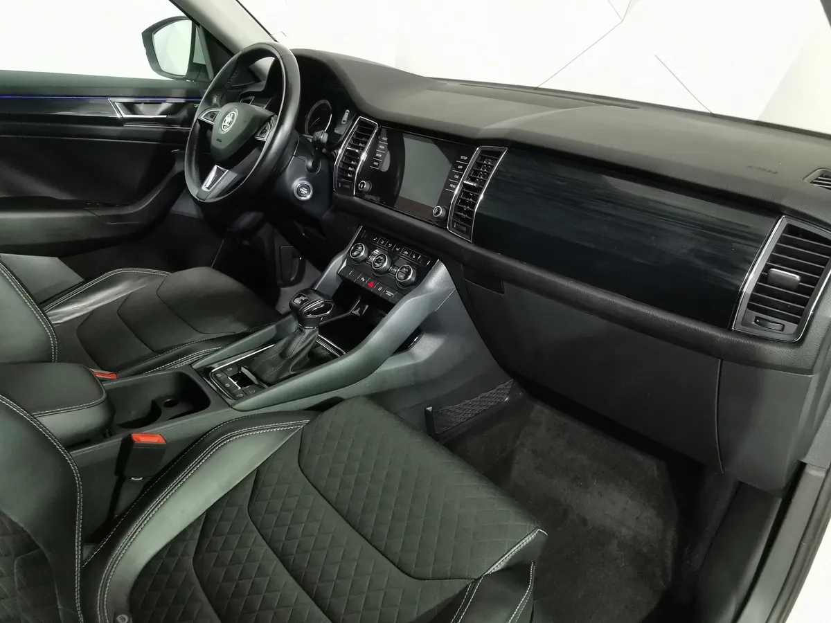 Skoda Kodiaq 2.0 TSI DSG 4X4 (180 л.с.) Белый в АВИЛОН. Слайд №12