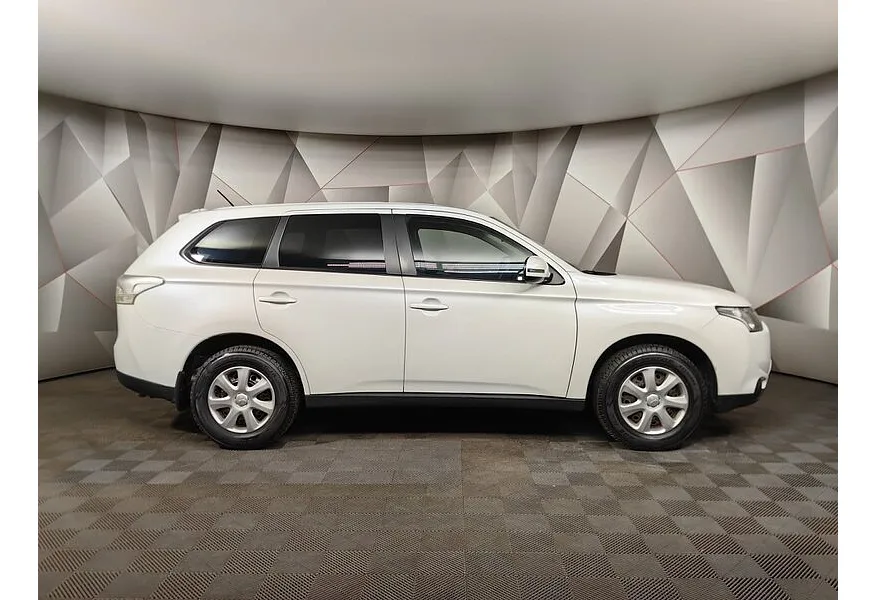 Mitsubishi Outlander 2.0 CVT (146 л.с.) Invite Белый в АВИЛОН. Слайд №6
