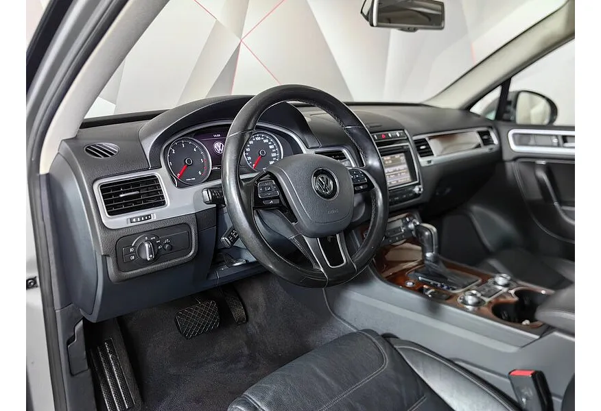 Volkswagen Touareg 3.0 TDI Tiptronic 4Motion (204 л.с.) Серебристый в АВИЛОН. Слайд №19