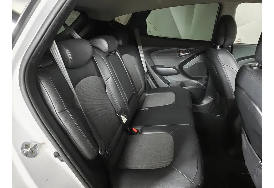 Hyundai ix35 2.0 AT 4WD (150 л.с.) Classic Белый в АВИЛОН. Слайд №16