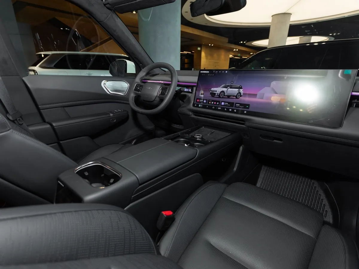 Lynk & Co 900 2.0 AT 4WD (884 л.с.) Ultra Черный в АВИЛОН. Слайд №10