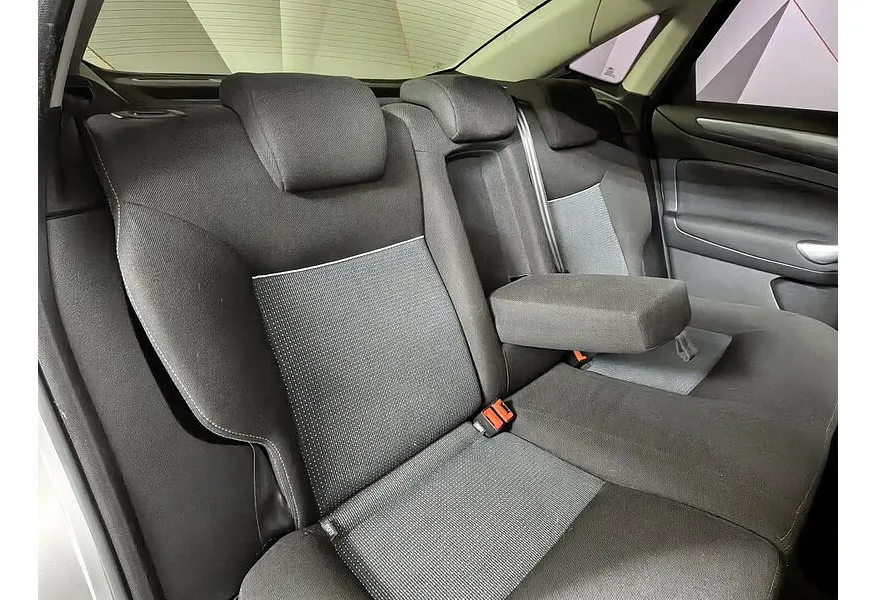 Ford Mondeo 2.3 AT (161 л.с.) Ambiente Серебристый в АВИЛОН. Слайд №16