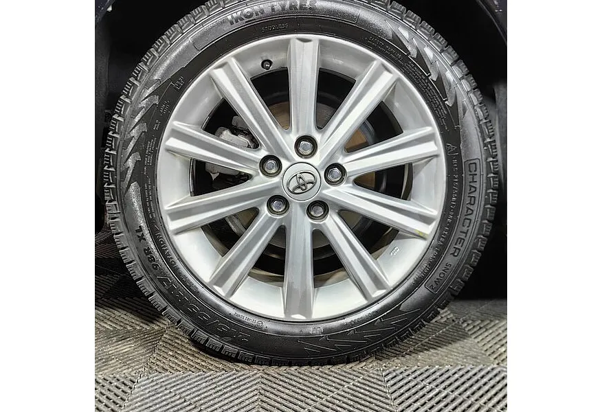 Toyota Camry 2.5 AT (181 л.с.) Черный в АВИЛОН. Слайд №9