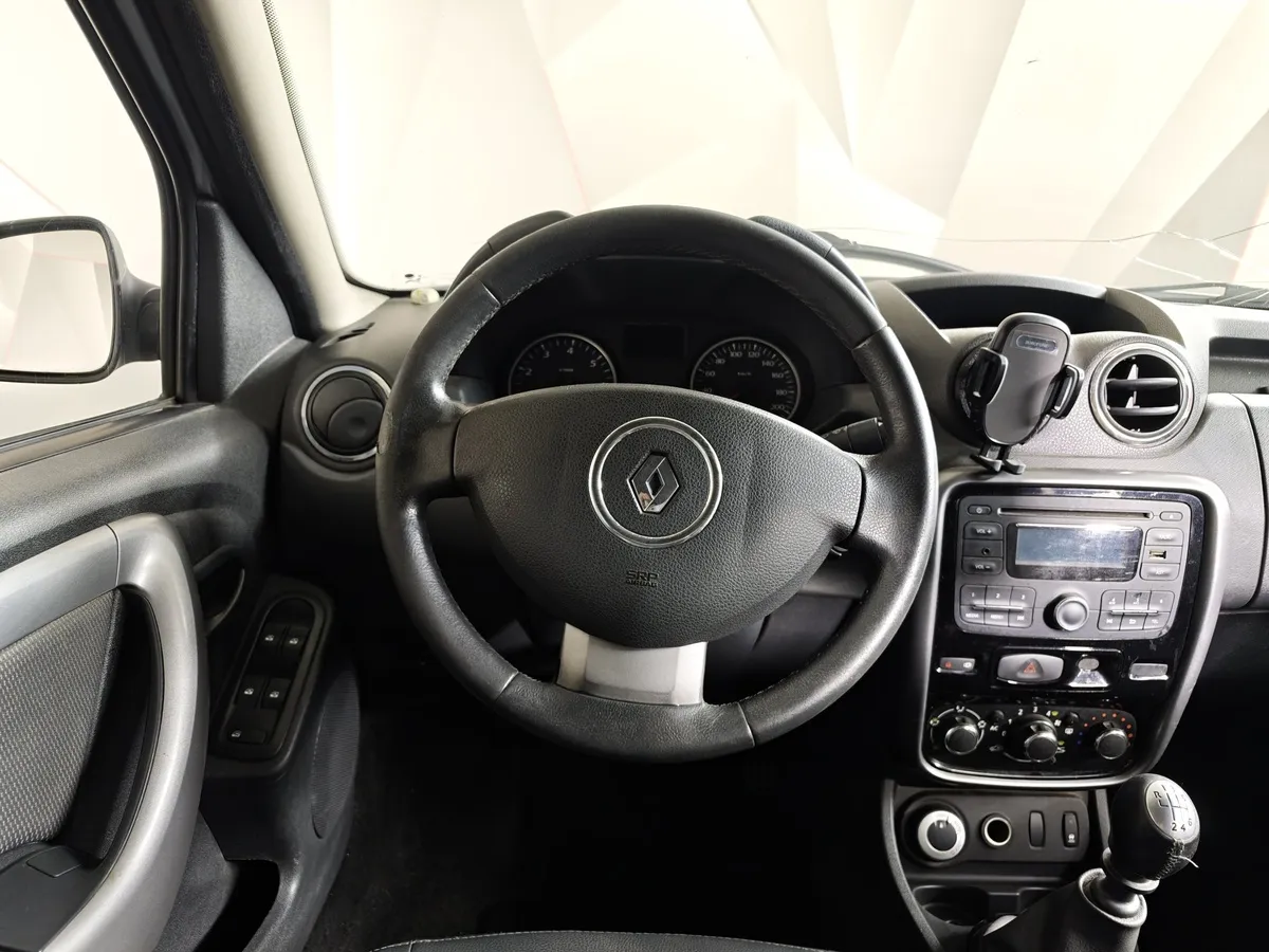 Renault Duster 2.0 MT 4x4 (143 л.с.) Серый в АВИЛОН. Слайд №17