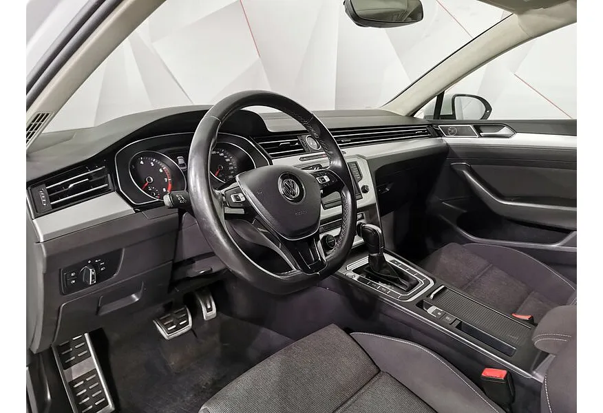 Volkswagen Passat 1.8 TSI BlueMotion DSG (180 л.с.) Highline Белый в АВИЛОН. Слайд №11