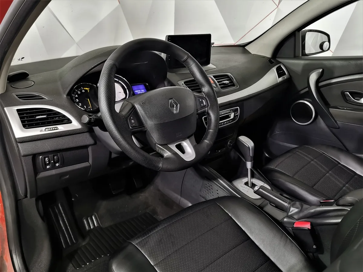 Renault Megane 2.0 CVT (138 л.с.) Оранжевый в АВИЛОН. Слайд №16