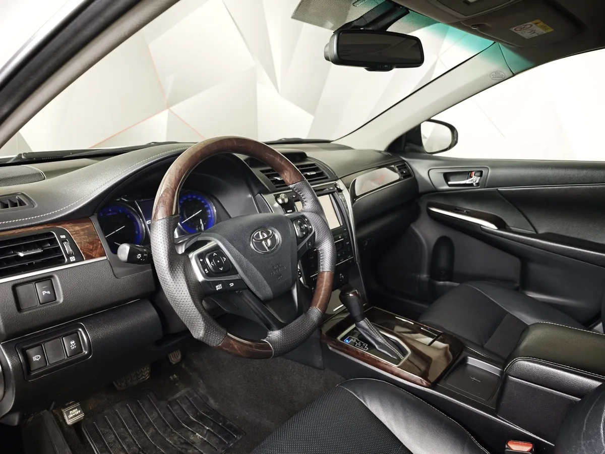 Toyota Camry 2.5 AT (200 л.с.) Белый в АВИЛОН. Слайд №19