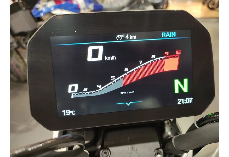 BMW Motorrad R 1300 R R 1300 R 1300 см³ (145 л.с.) (145) 1300 Синий в АВИЛОН. Слайд №9