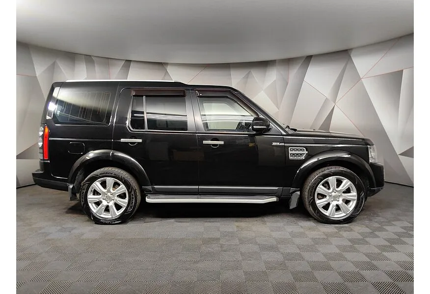 Land Rover Discovery 3.0 SDV6 AT 4WD (249 л.с.) Graphite LE Черный в АВИЛОН. Слайд №6