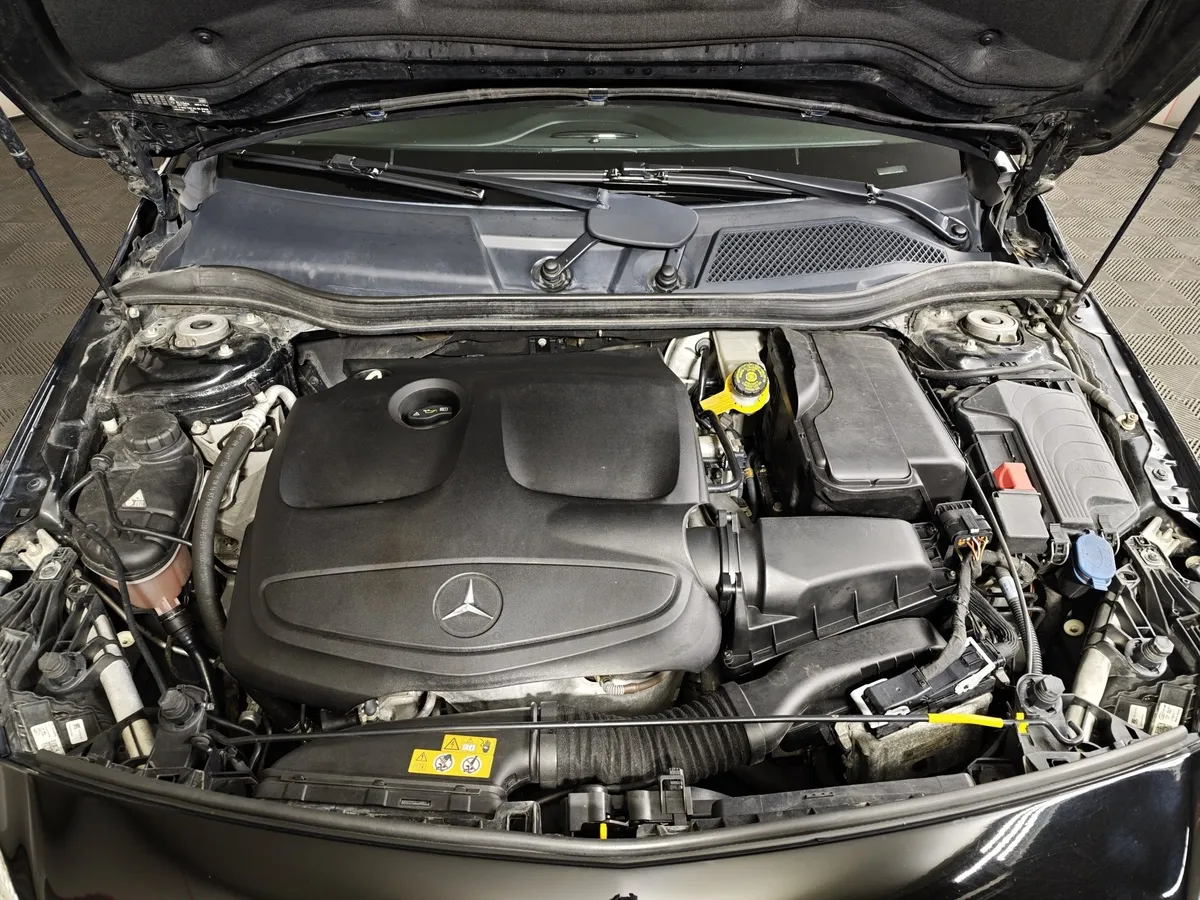Mercedes-Benz A-Класс A 180 7G-DCT (122 л.с.) Особая серия Черный в АВИЛОН. Слайд №11