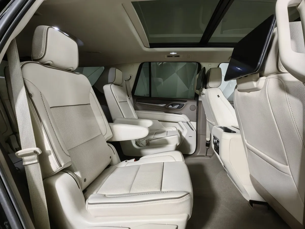 GMC Yukon 6.2 AT 4WD (420 л.с.) Черный в АВИЛОН. Слайд №16