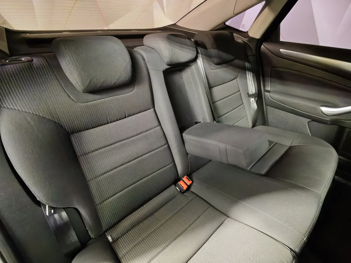 Ford Mondeo 2.0 EcoBoost PowerShift (200 л.с.) Titanium Черный в АВИЛОН. Слайд №16