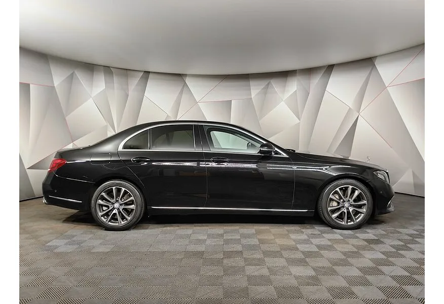 Mercedes-Benz E-Класс E 400 d 4MATIC 9G-TRONIC (333 л.с.) Luxury Черный в АВИЛОН. Слайд №4
