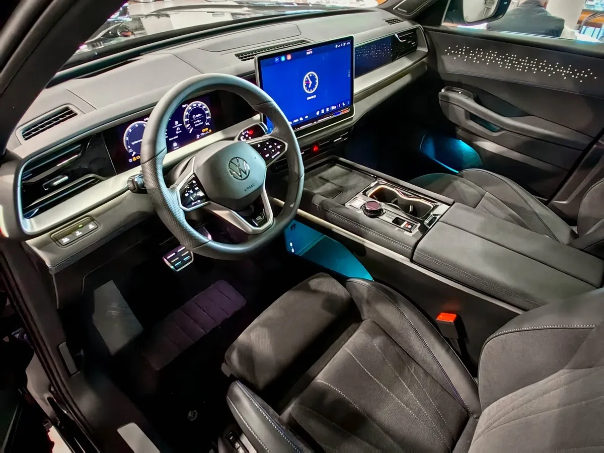 Volkswagen Teramont PRO 2.0 TSI 7DSG 4Motion (272 л.с.) R-Line Черный в АВИЛОН. Слайд №6