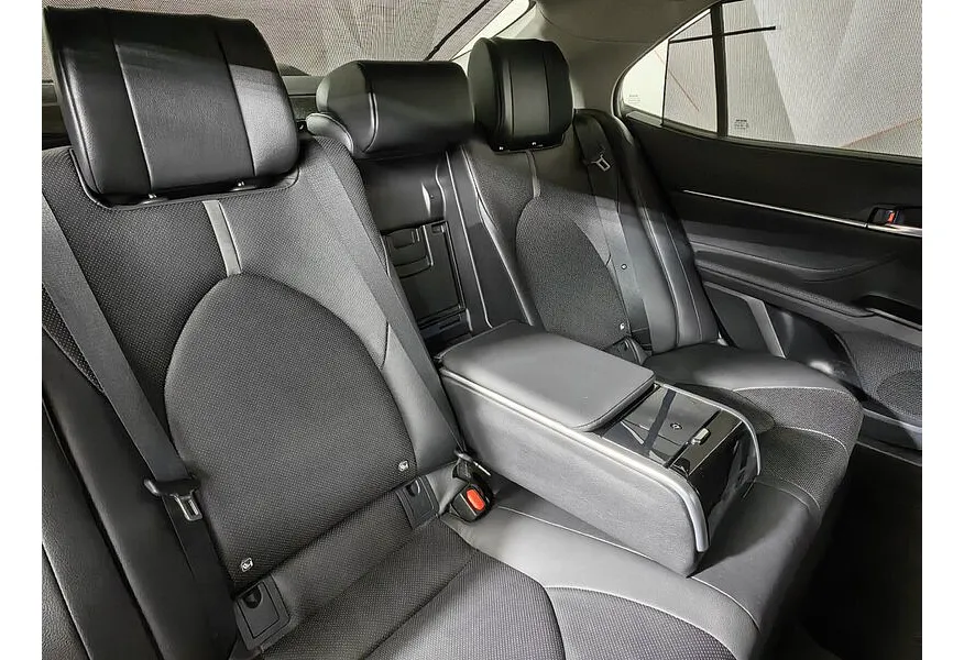 Toyota Camry 2.5 AT (200 л.с.) Белый в АВИЛОН. Слайд №17