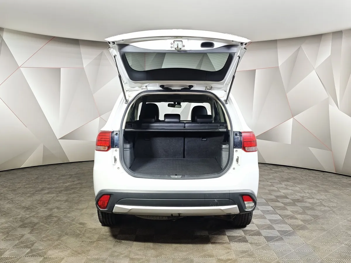 Mitsubishi Outlander 2.0 CVT 4WD (146 л.с.) Белый в АВИЛОН. Слайд №11