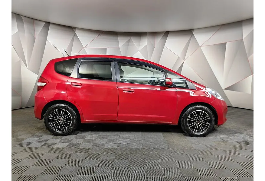 Honda Fit 1.3 CVT (100 л.с.) Красный в АВИЛОН. Слайд №6