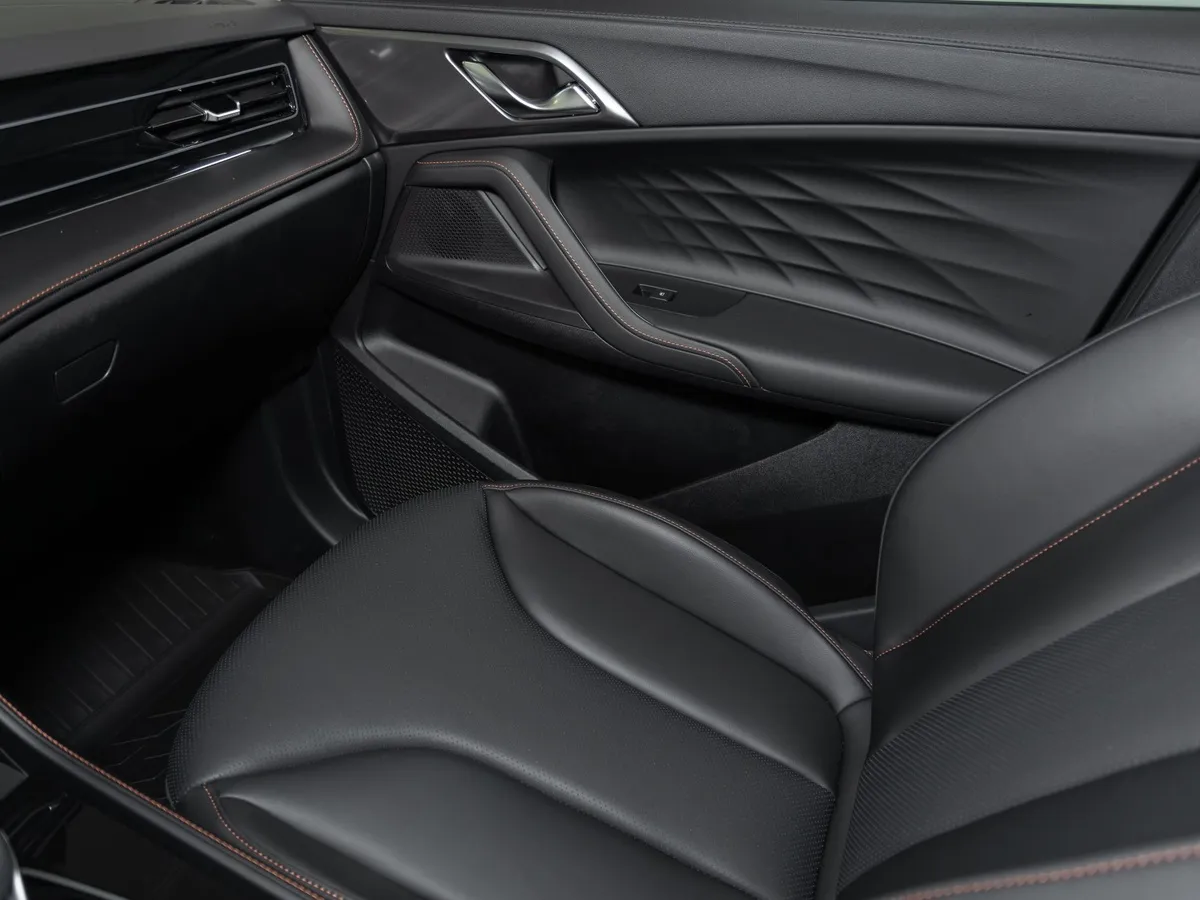 Москвич М70 1.5 DCT FWD (150 л.с.) Драйв Серебристый в АВИЛОН. Слайд №11