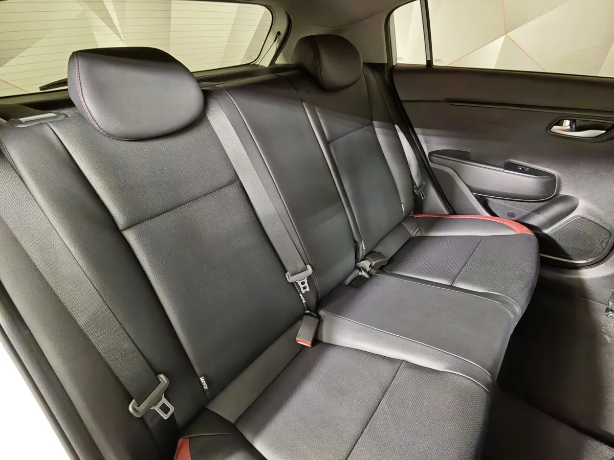 Kia Rio X-Line 1.6 AT (123 л.с.) Luxe Белый в АВИЛОН. Слайд №16