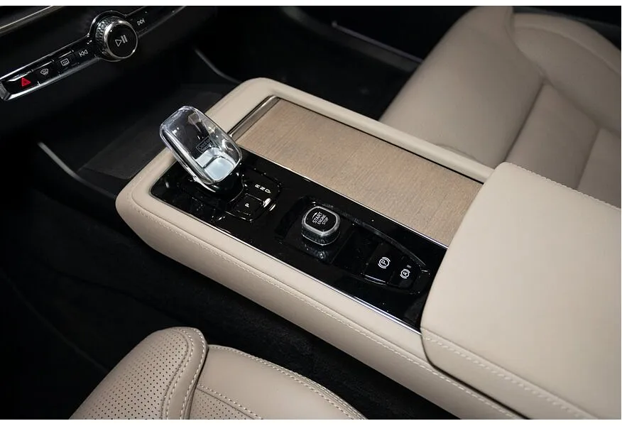 Volvo XC90 2.0 B6 mild hybrid AT AWD (7 мест) (300 л.с.) Ultra Bright Черный в АВИЛОН. Слайд №16