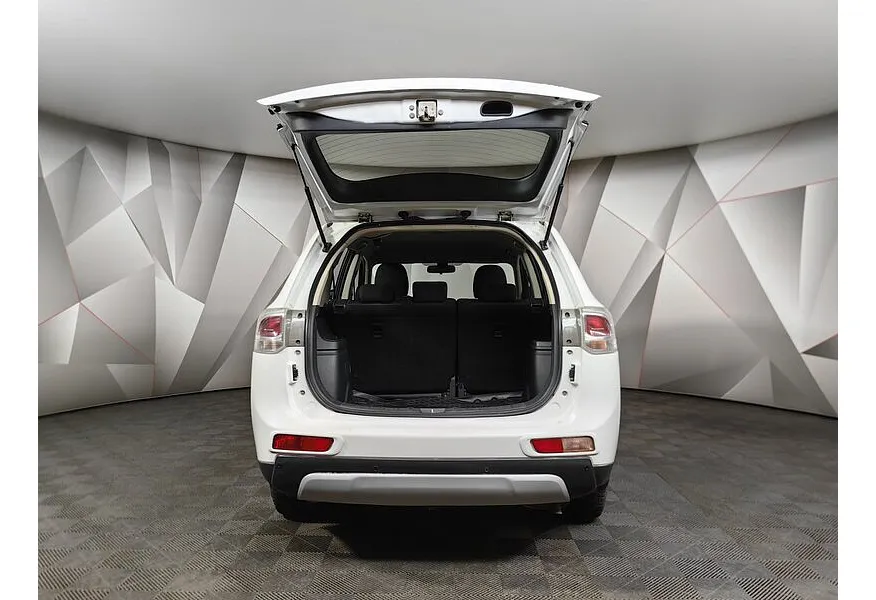 Mitsubishi Outlander 2.0 CVT 4WD (146 л.с.) Белый в АВИЛОН. Слайд №11