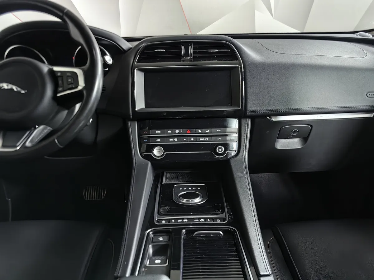 Jaguar F-Pace 2.0 AT AWD (249 л.с.) Prestige Черный в АВИЛОН. Слайд №14