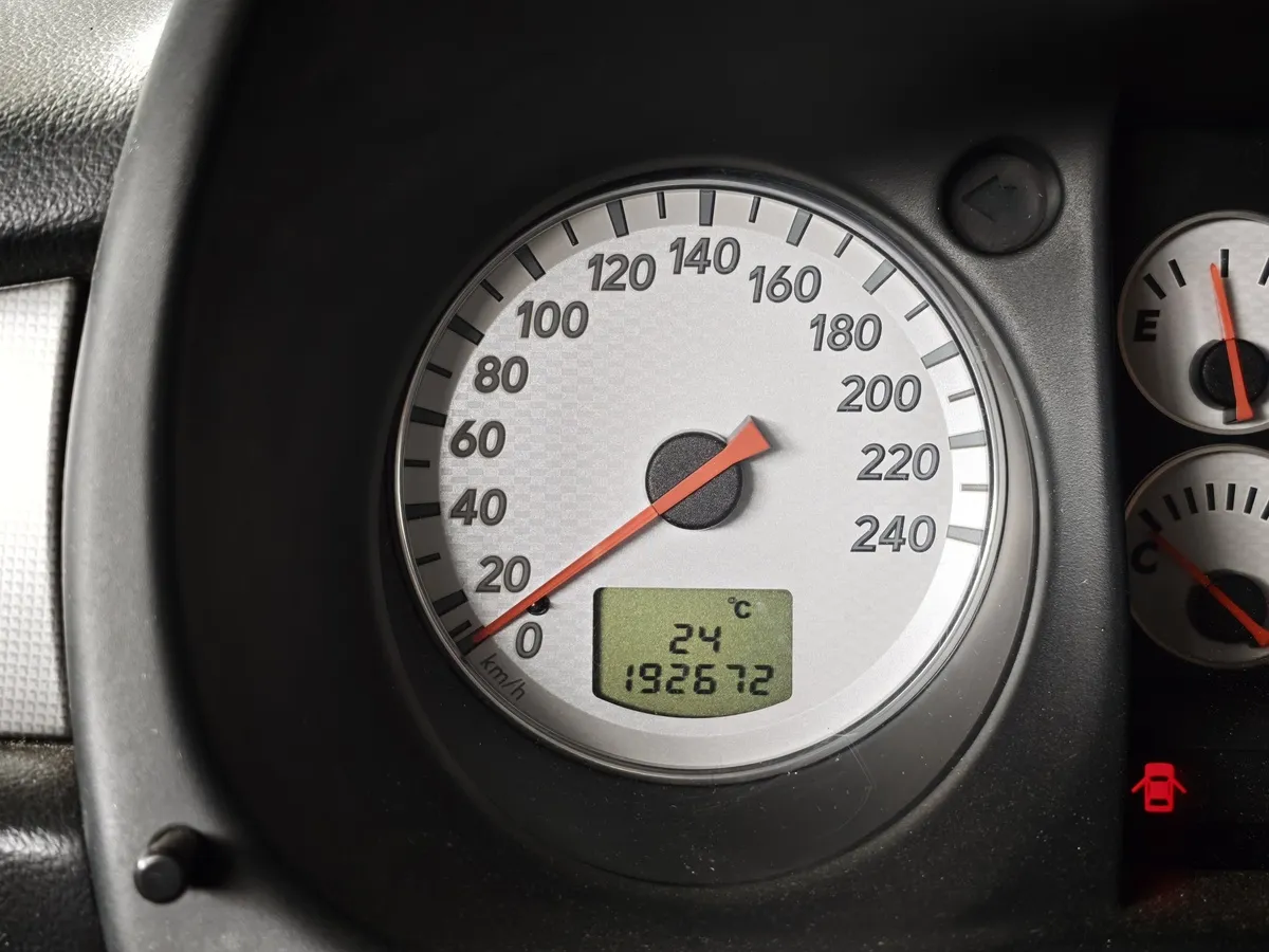 Mitsubishi Outlander 2.4 AT 4WD (160 л.с.) Серый в АВИЛОН. Слайд №15