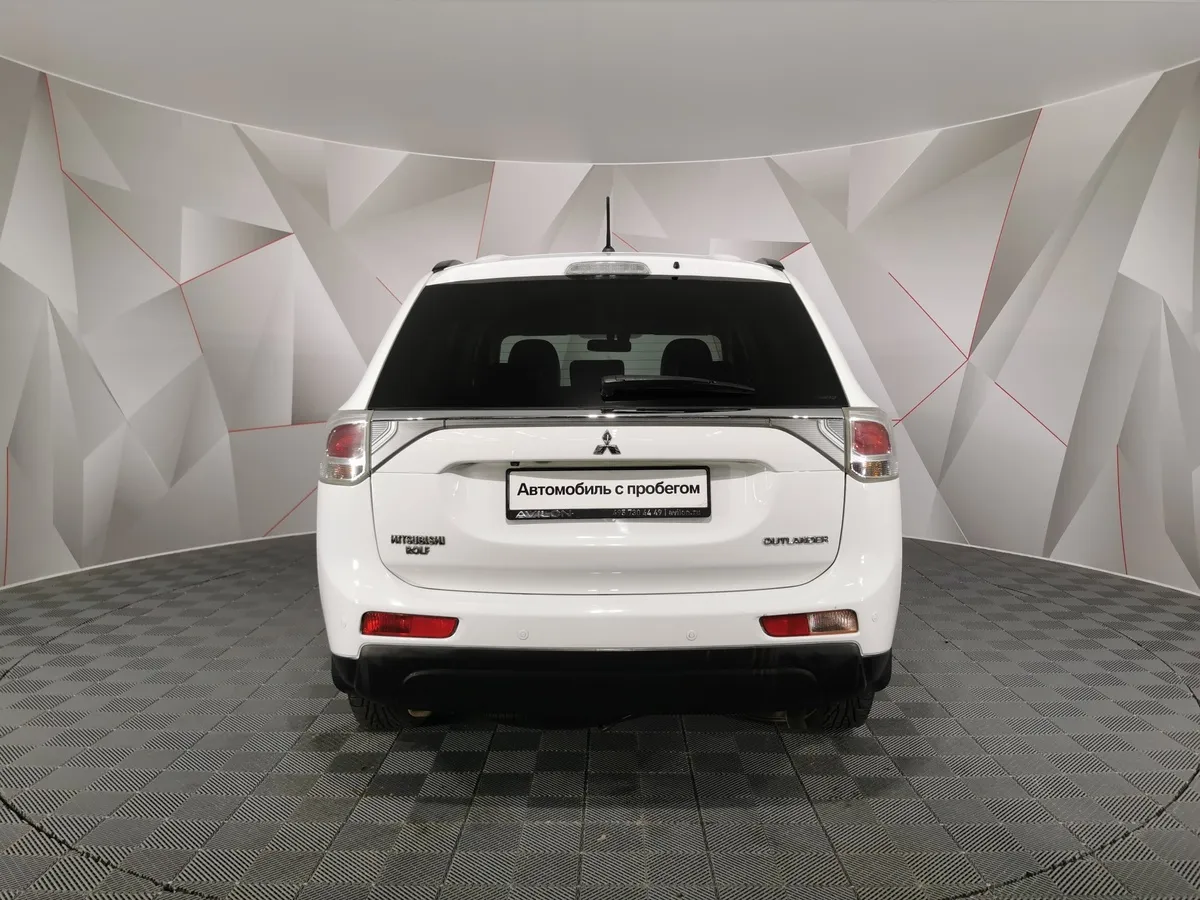 Mitsubishi Outlander 2.4 MIVEC CVT 4WD (167 л.с.) Instyle Белый в АВИЛОН. Слайд №8