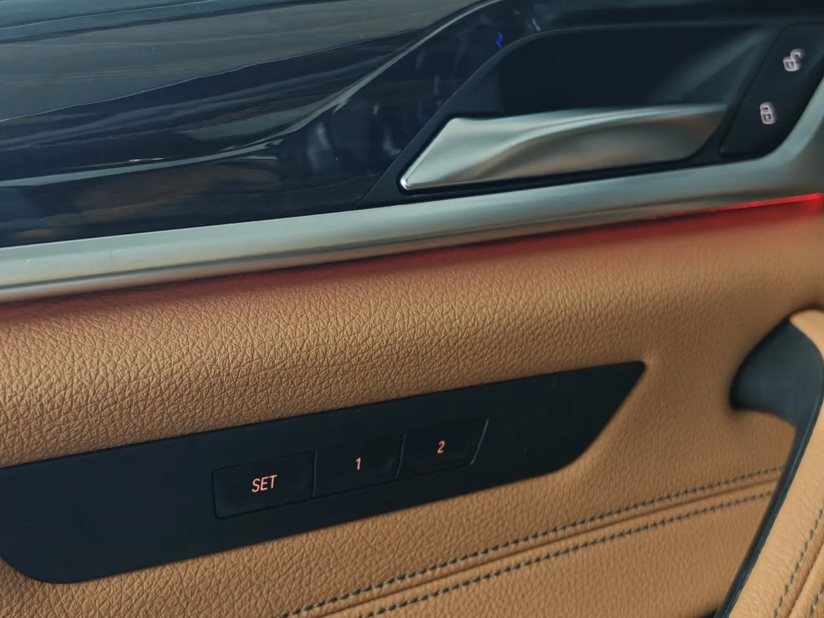 BMW 5 серия 520i Steptronic (184 л.с.) Base (Локальная сборка) Синий в АВИЛОН. Слайд №15