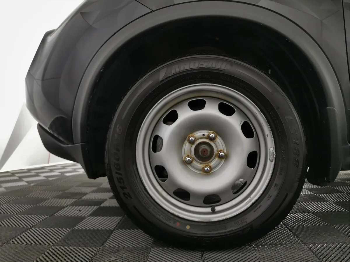 Nissan Juke 1.6 CVT (117 л.с.) Черный в АВИЛОН. Слайд №9