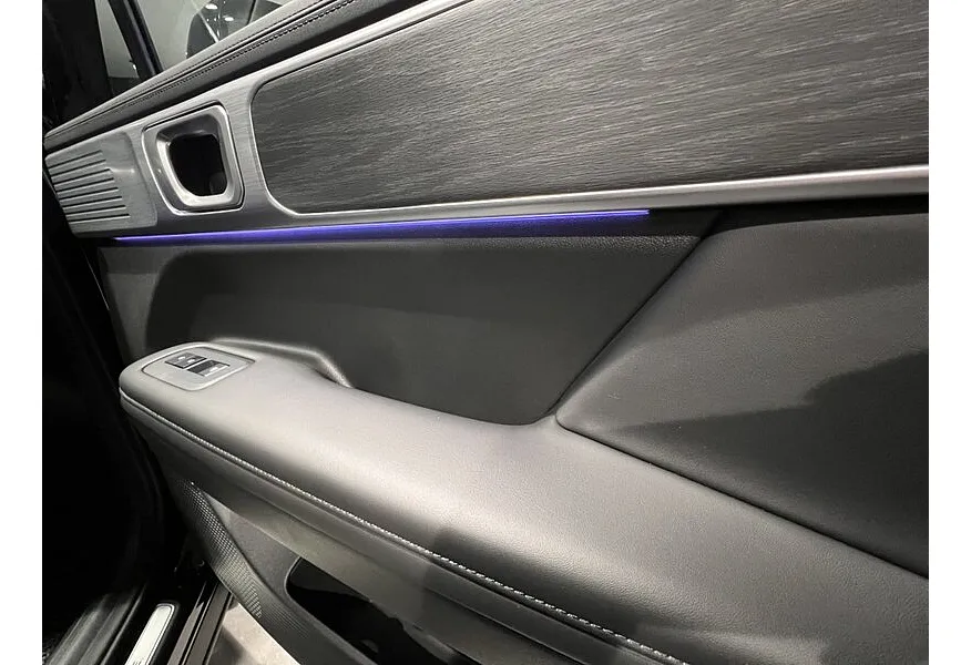 Hyundai Santa Fe 2.0 AT 4WD 7 seats (247 л.с.) Connoisseur Ultra Черный в АВИЛОН. Слайд №10