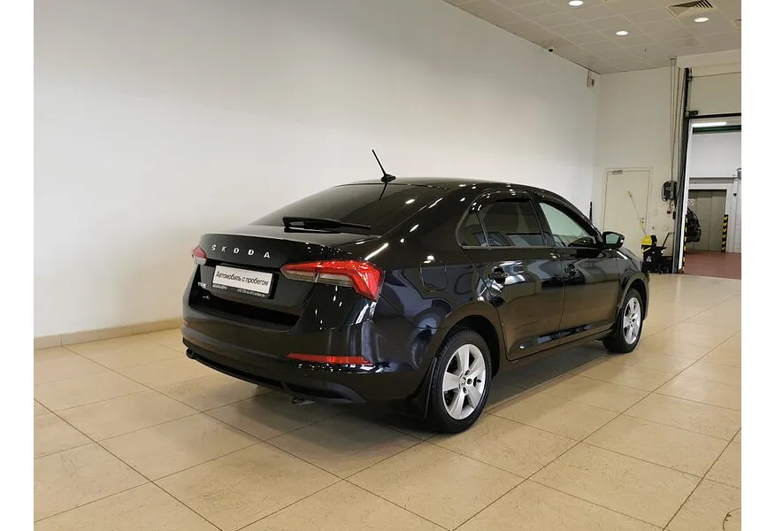 Skoda Rapid 1.6 AT (110 л.с.) Черный в АВИЛОН. Слайд №2
