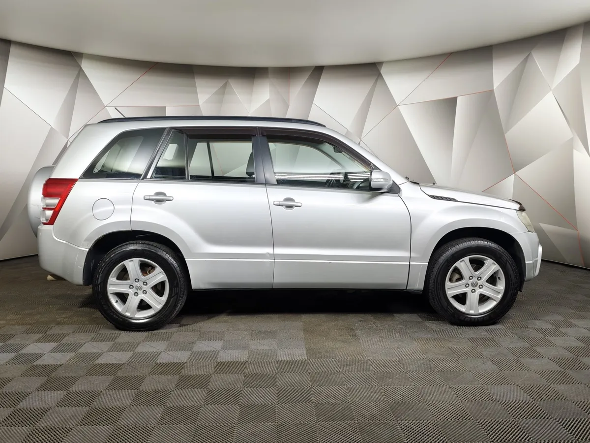 Suzuki Grand Vitara 2.4 AT AWD (169 л.с.) Серебристый в АВИЛОН. Слайд №6
