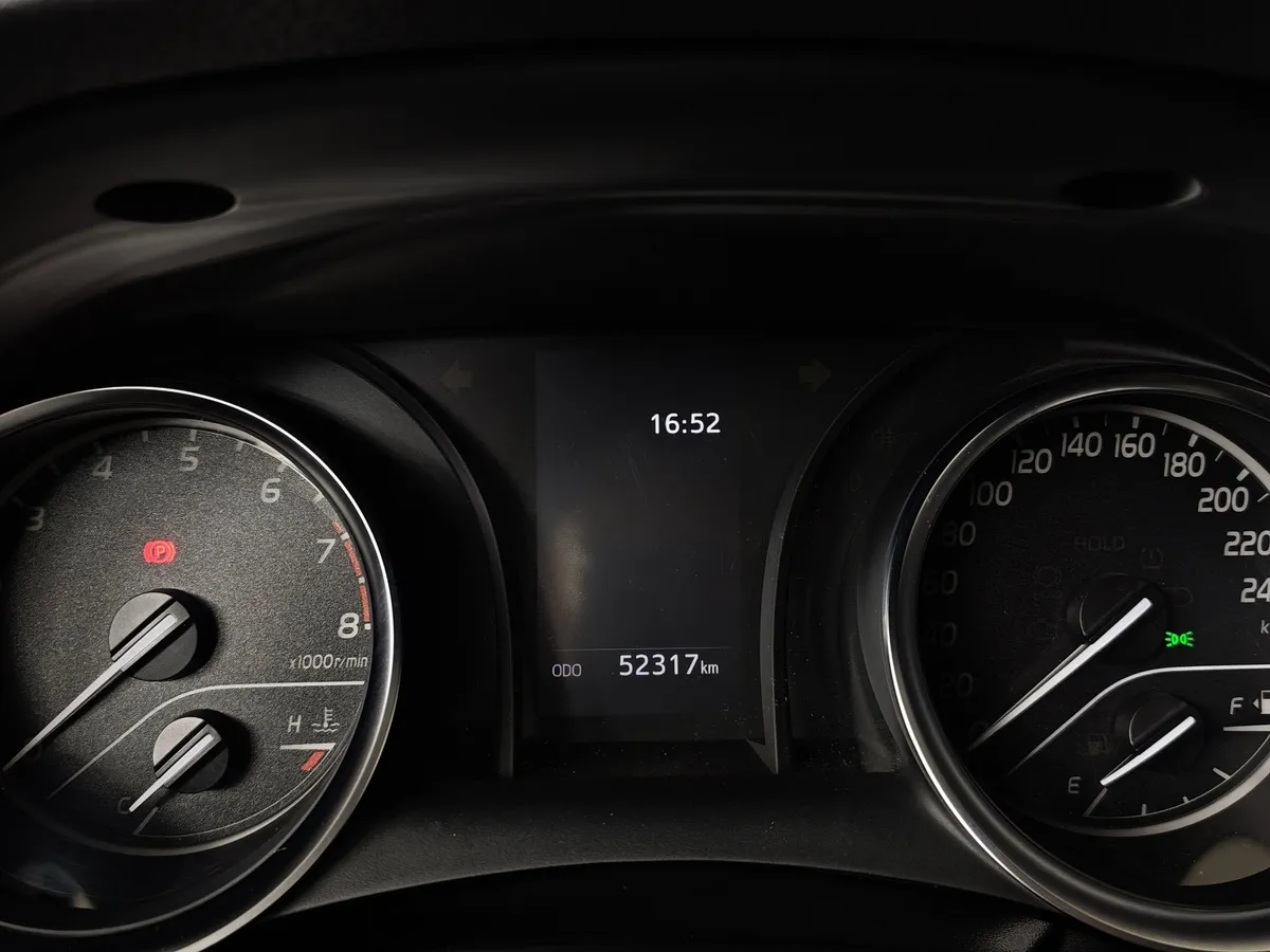 Toyota Camry 2.5 AT (200 л.с.) Prestige Safety Белый в АВИЛОН. Слайд №18