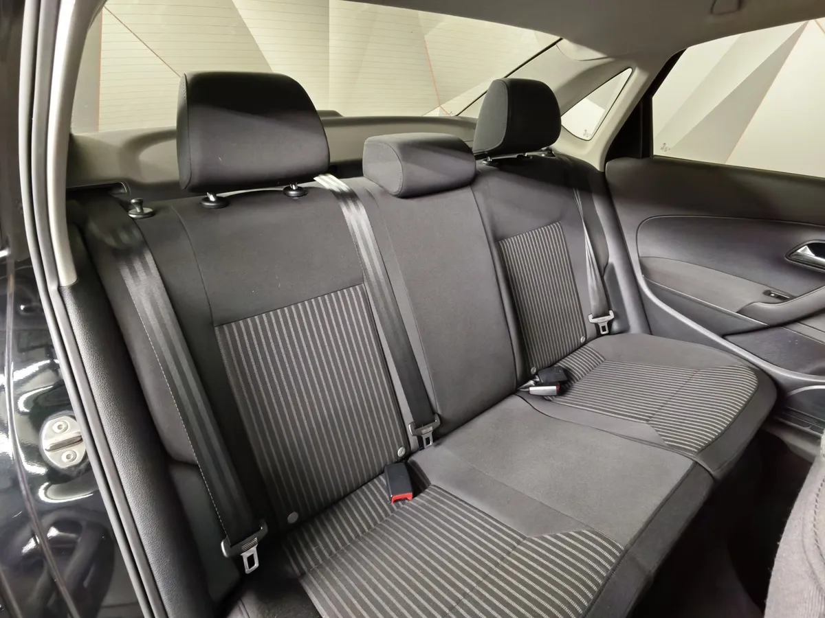 Volkswagen Polo 1.6 MPI AT (110 л.с.) Highline Черный в АВИЛОН. Слайд №15
