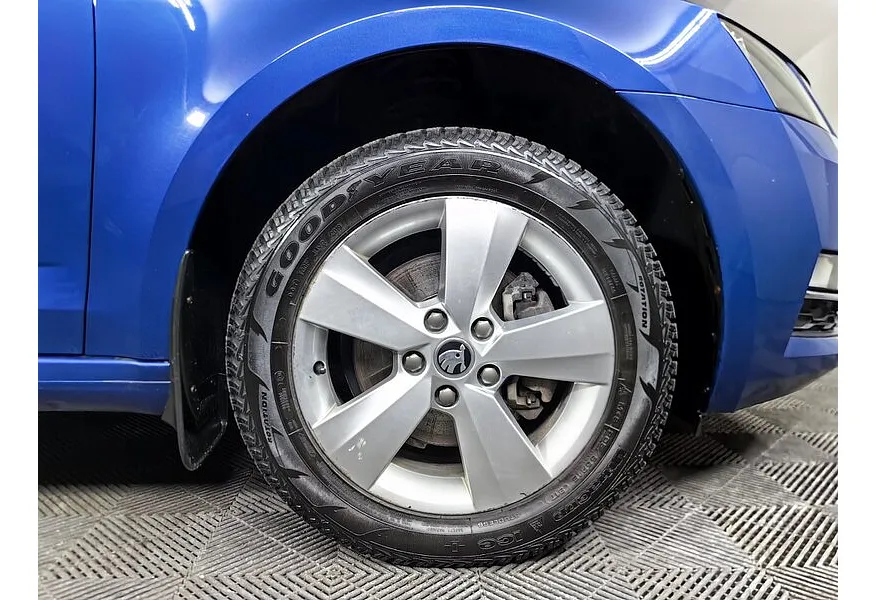 Skoda Octavia 1.6 AT (110 л.с.) Синий в АВИЛОН. Слайд №9