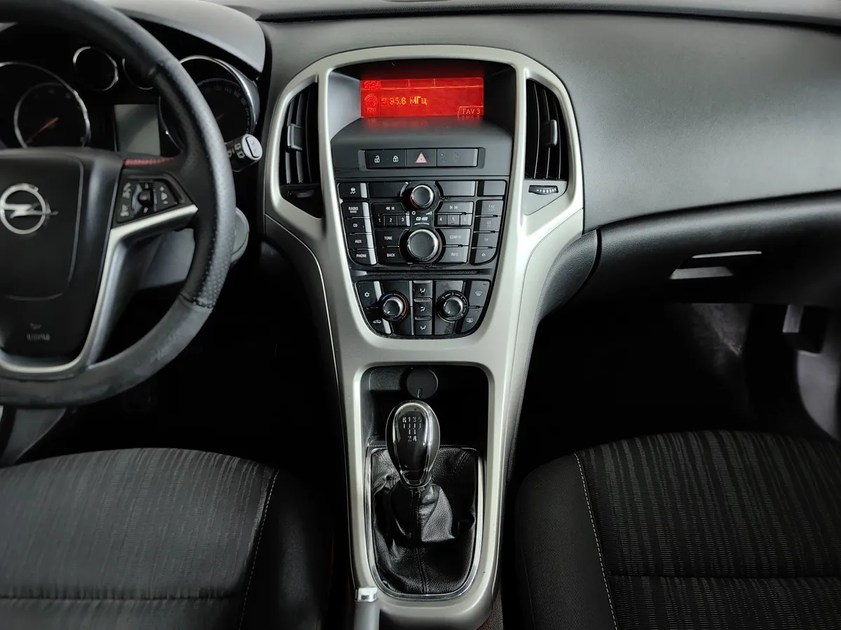 Opel Astra 1.6 MT (115 л.с.) Белый в АВИЛОН. Слайд №14