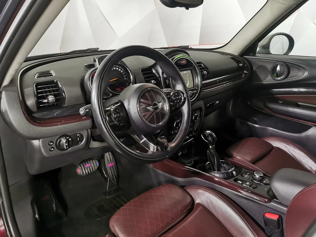 MINI Clubman Cooper 1.5 AT (136 л.с.) Красный в АВИЛОН. Слайд №12