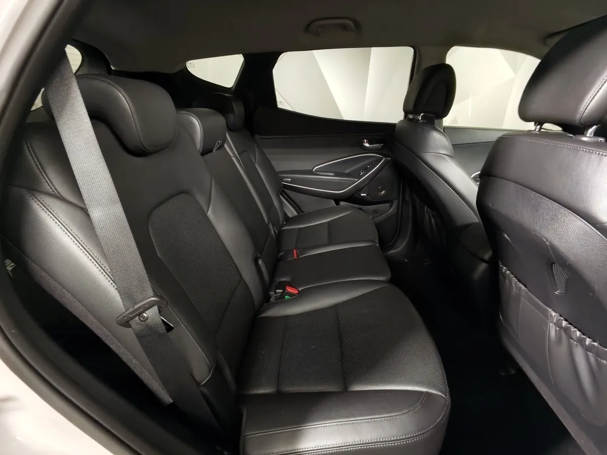 Hyundai Santa Fe 2.4 AT AWD (171 л.с.) Comfort Белый в АВИЛОН. Слайд №16