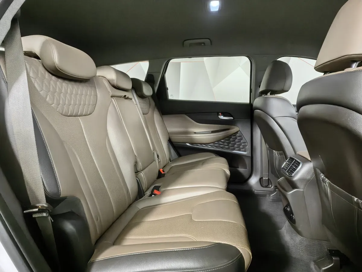 Hyundai Santa Fe 2.4 (188 л.с.) - 6AT Lifestyle + Smart Sense Белый в АВИЛОН. Слайд №16