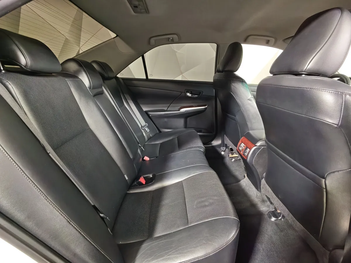Toyota Camry 2.5 AT (181 л.с.) Белый в АВИЛОН. Слайд №16