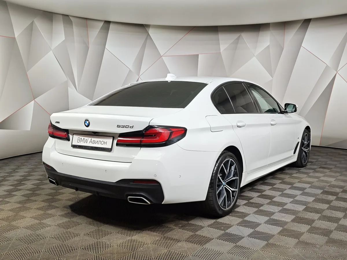 BMW 5 серия 530d xDrive Steptronic (249 л.с.) Base (Локальная сборка) Белый в АВИЛОН. Слайд №2